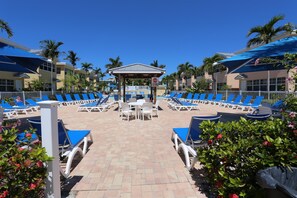 Appartement, meerdere bedden (Barefoot Beach Resort A202) | Buiten dineren