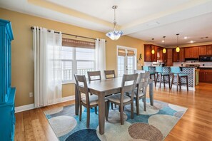 單棟房屋, 多張床 (Gulfport Getaway) | 用餐區