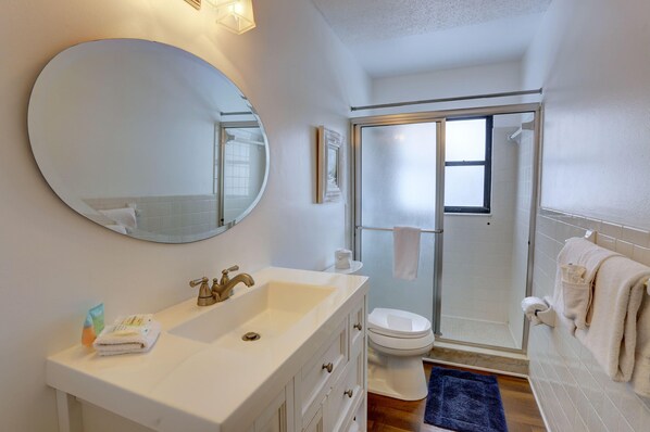 Maison, plusieurs lits (Blue Beach Cottage) | Salle de bain