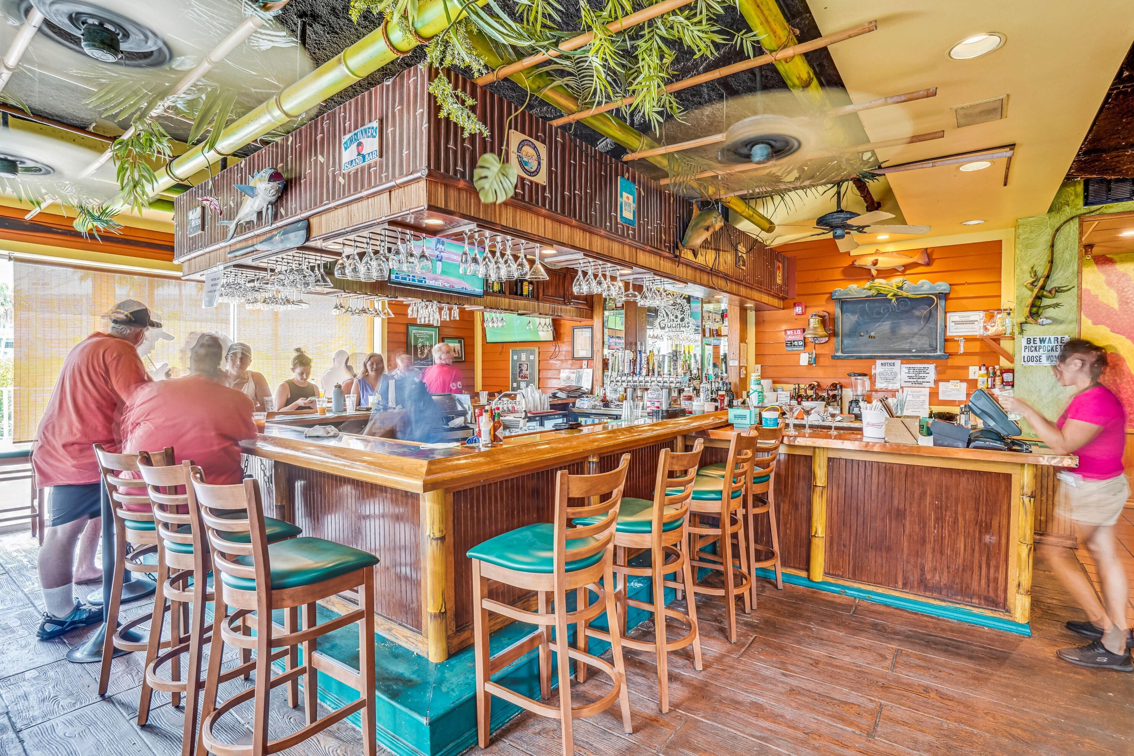 Condo, varias camas (Harbourside 7716- Splash On The Rocks) | Bar (en la propiedad)