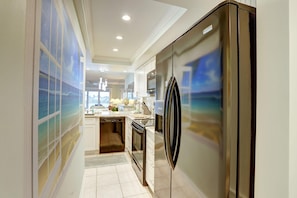 Condo, 1 King Bed (Land's End 5-203 Gulf-Bay Front - Pre) | Private kitchen | Oven, toaster