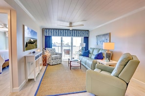 Living area - Land's End 5-203 Gulf-bay Front - Premier (Treasure Island)