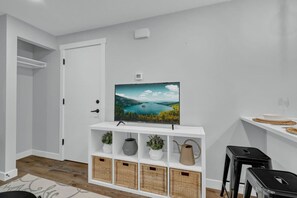 Interior - Stylish Suite * NearWEM * 4 twin bed * Central (Edmonton)
