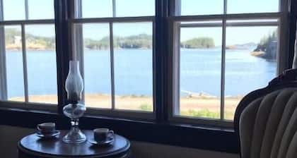 Quarry House- Outport Serenity at its Best!