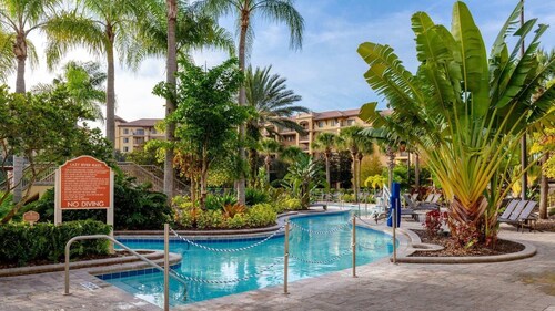 Wyndham Bonnet Creek -Lazy River, Mini Golf, Pools– Steps from Disney Magic-2 Bd