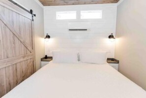 1 habitación, tabla de planchar con plancha, wifi y ropa de cama