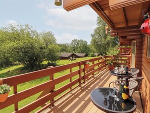 Outdoor dining - Thistle Dubh (Dalbeattie)