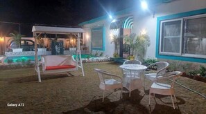Outdoor dining - Farm stay in Jaipur (Jaipur)