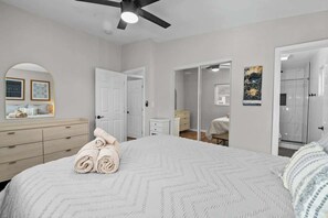 4 bedrooms, iron/ironing board, WiFi, bed sheets