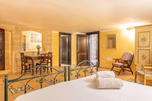 4 bedrooms, iron/ironing board, free WiFi, bed sheets - Palazzo Lily - Racale (Racale)