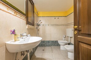 Shower, hair dryer, bidet, towels - Palazzo Lily - Racale (Racale)
