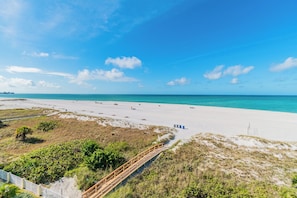On the beach - Sunset Vistas 407W - Gulf Front 2 Bed, 2 Bath (Treasure Island)