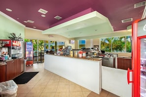Dining - Sunset Vistas 407W - Gulf Front 2 Bed, 2 Bath (Treasure Island)