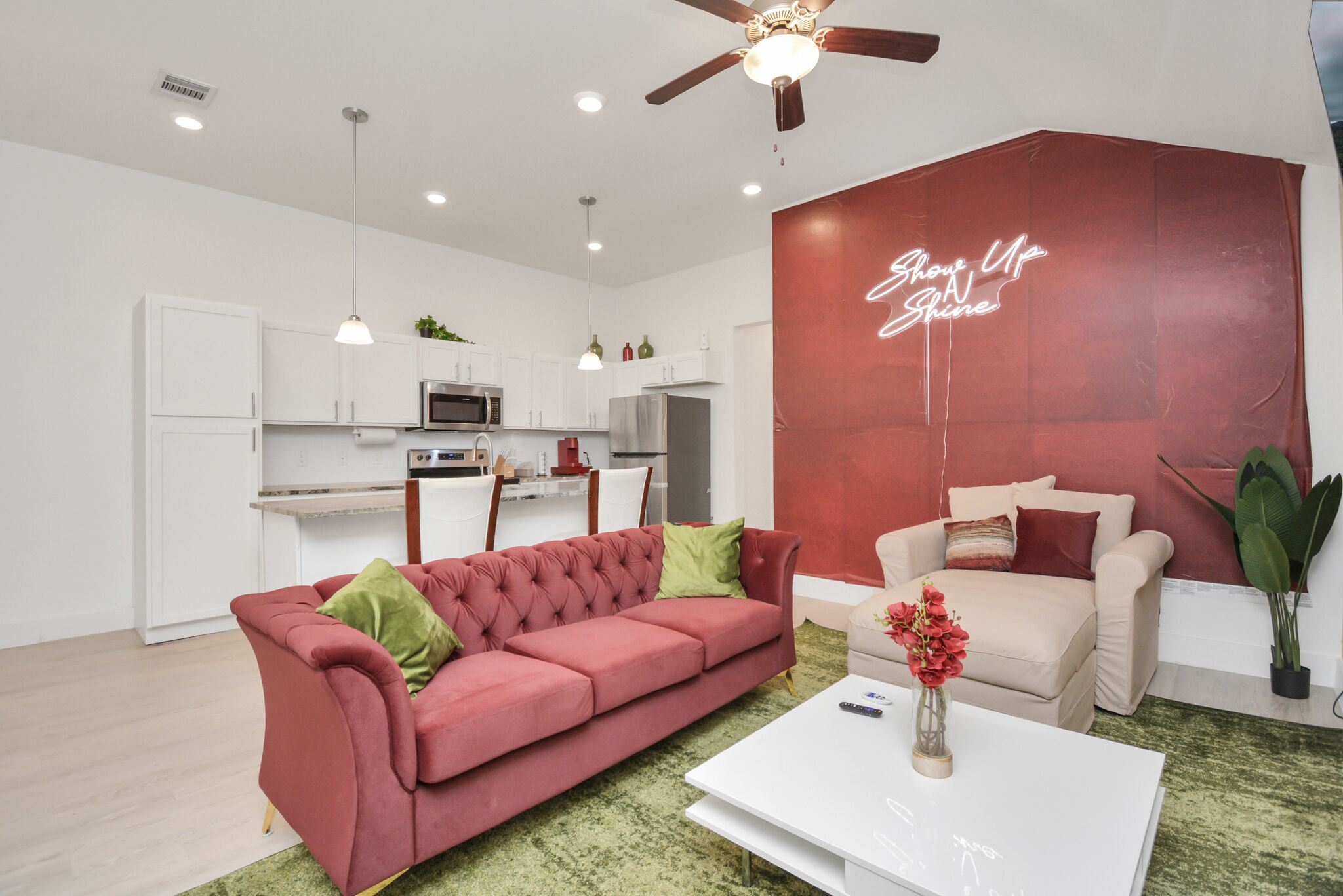 3BR Htx Home/ King Bed + Backyard