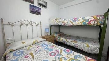 4 habitaciones, tabla de planchar con plancha, wifi y ropa de cama