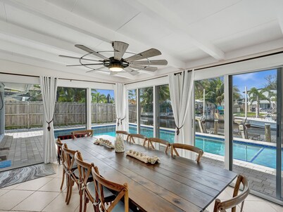 Seaside Retreat. Heated Pool/BBQ. Tiki Bar