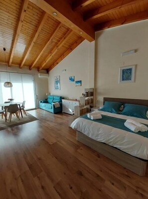 1 bedroom, travel crib, WiFi