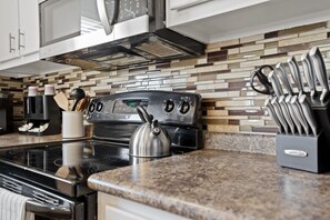 Toaster, cookware/dishes/utensils, spices - 5BR Group Getaway, Pet-Friendly Ideal for Weddings (Greenville)