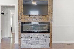 Interior - 5BR Group Getaway, Pet-Friendly Ideal for Weddings (Greenville)