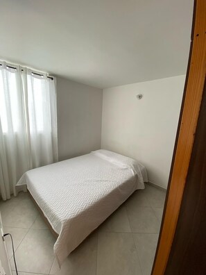 2 habitaciones, tabla de planchar con plancha y wifi gratis 