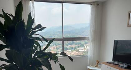 Scenic Overlooks, Quiet, 5 walk minutes to the train station and metro cable,
