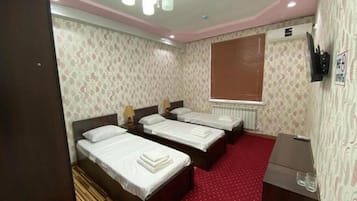 1 habitación, tabla de planchar con plancha, wifi y ropa de cama
