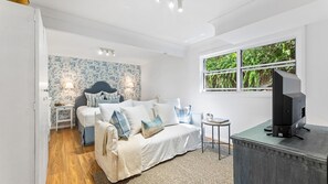 Interior - Pipis Pretty Point - Couples Retreat (Malua Bay)
