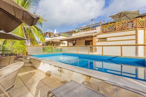 Outdoor pool, pool umbrellas, pool loungers - PF63 Lindo Quarto e Sala -Praia do Forte (Mata de São João)