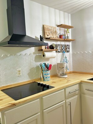 Fridge, microwave, oven, stovetop - Condo in downtown Grand Haven 2 (Grand Haven)