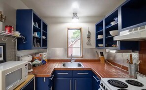 Fridge, microwave, oven, stovetop - Condo in downtown Grand Haven 2 (Grand Haven)