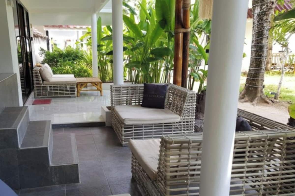 Deluxe Bungalow, 1 King Bed, Hot Tub, Garden Area | Premium bedding, individually decorated, individually furnished