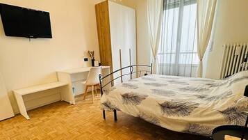 2 bedrooms, desk, iron/ironing board, WiFi