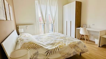 2 Schlafzimmer, Schreibtisch, Bügeleisen/Bügelbrett, WLAN