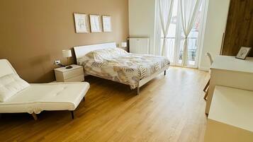 2 bedrooms, desk, iron/ironing board, WiFi