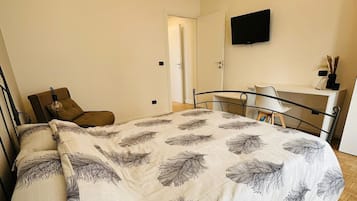 2 Schlafzimmer, Schreibtisch, Bügeleisen/Bügelbrett, WLAN