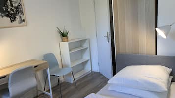 5 bedrooms, iron/ironing board, WiFi, bed sheets