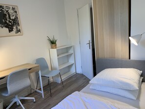 5 bedrooms, iron/ironing board, WiFi, bed sheets - Appartement 5 Chambres Cergy Ponceau Avec Terrasse (Cergy)