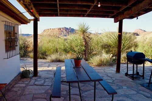 Casita Blanca - Centrally Located 3 Bedroom Home