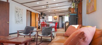 Casita Blanca - Centrally Located 3 Bedroom Home