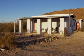 Exterior - Casita Blanca - Centrally Located 3 Bedroom Home (Terlingua)