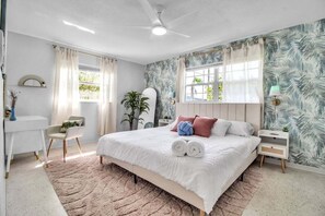 3 chambres, bureau, fer et planche à repasser, lit parapluie