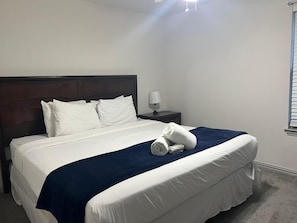 4 室のベッドルーム、アイロン / アイロン台、WiFi、ベッドシーツ