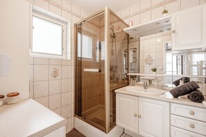 Shower, hair dryer, bidet, towels - Well-equipped apartment /CDG AIRPORT/ 2024 Olympics /Villepinte/Paris Disneyland (Le Pin)