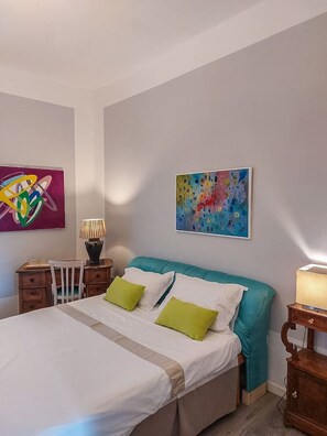 1 bedroom, desk, iron/ironing board, WiFi