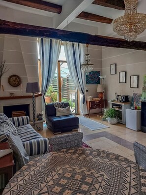 TV, fireplace - Artesia - Junior Suite Matisse (Novi Velia)