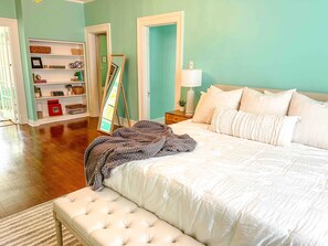 5 bedrooms, WiFi, bed sheets