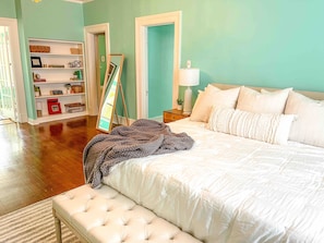 5 bedrooms, WiFi, bed sheets