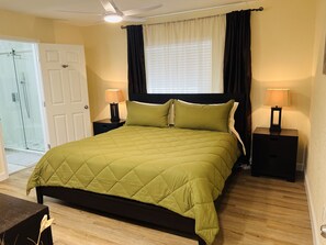 3 habitaciones, escritorio, tabla de planchar con plancha y wifi gratis