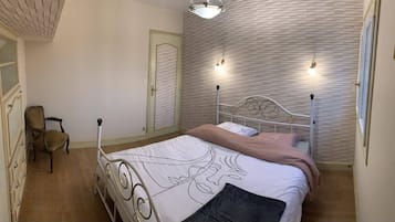 3 chambres, bureau, Wi-Fi gratuit, draps fournis