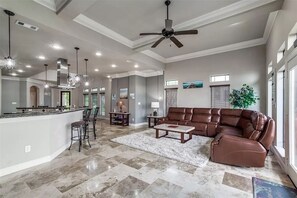 Living area - Lakefront with dock, close to April Sound Country Club. BBQ Grill, Laundry (Montgomery)